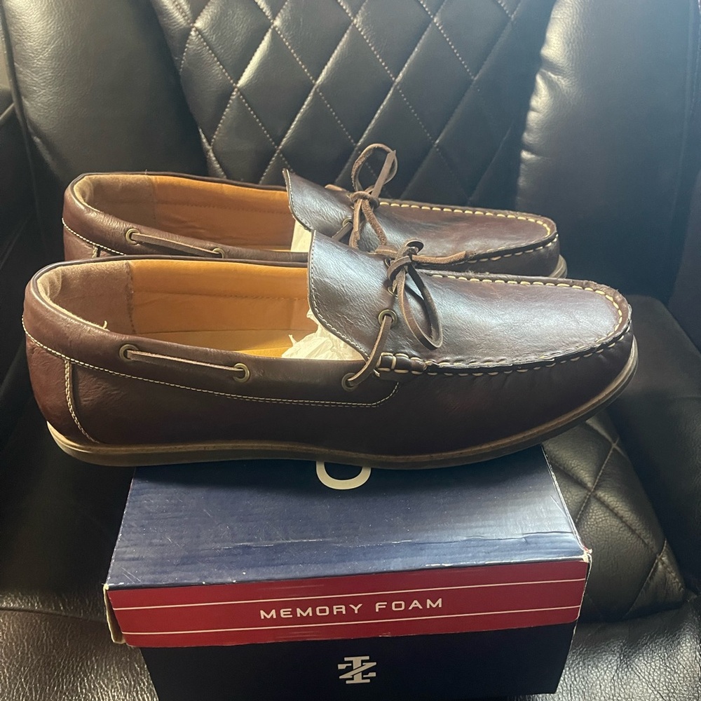 Men’s Sz. 13 Barely worn IZOD shoes.